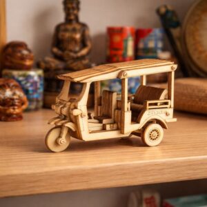 Dřevěný model tuk-tuku